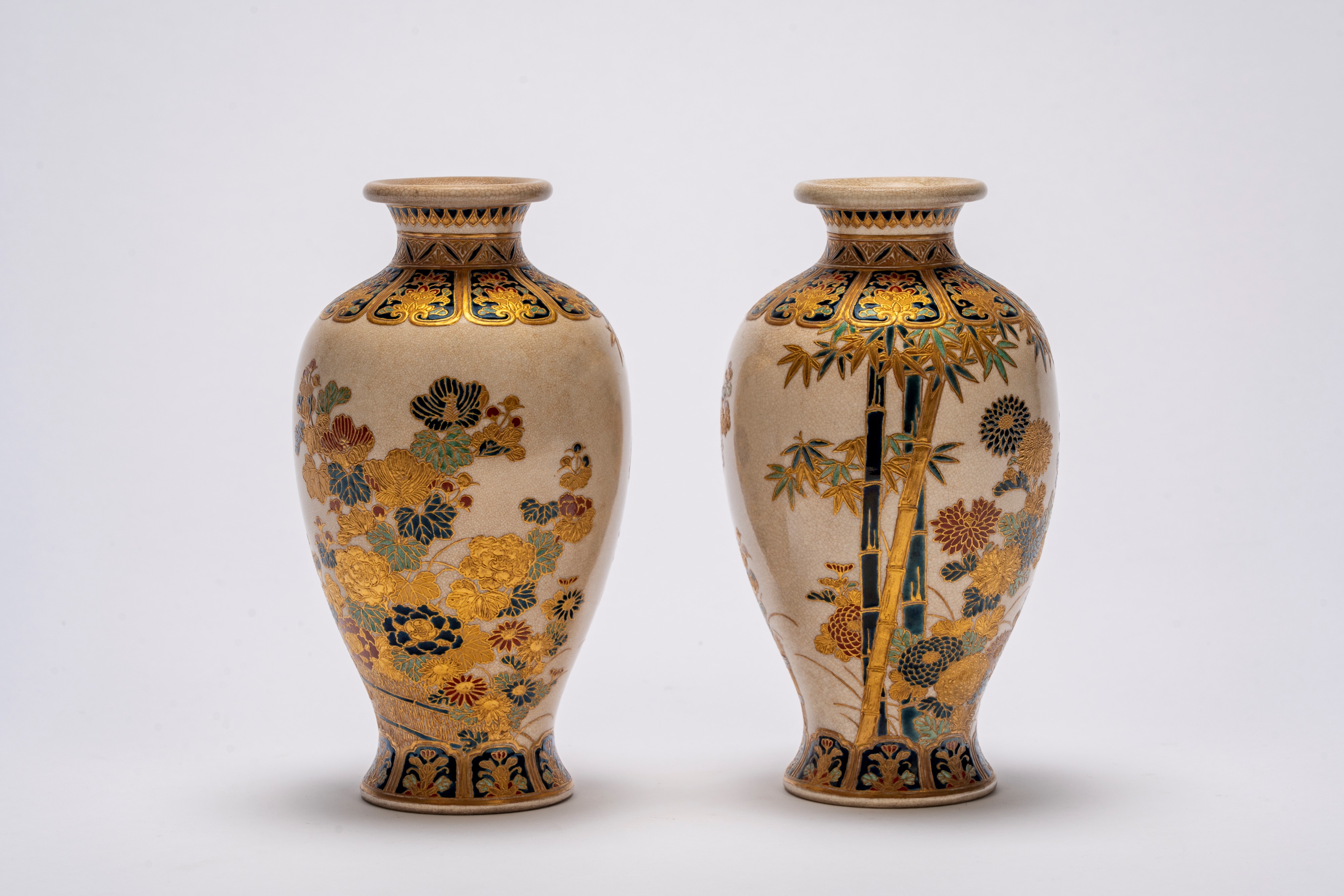 Coppia di vasetti Satsuma, Giappone, Epoca Meiji