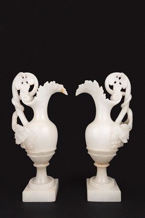 Coppia di mescirobe in alabastro, fine secolo XIX-inizi secolo XX