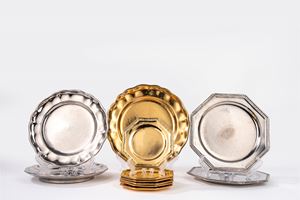 Lotto composto da undici piatti in ceramica dorata e argentata, manifattura Borghese Pratica di Mare, inizi XX secolo