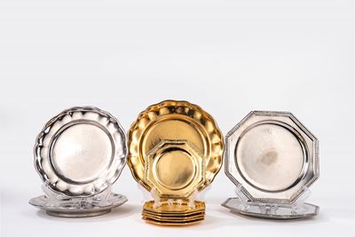 Manifattura Borghese, Lotto di undici piatti in ceramica dorata e argentata, inizi XX secolo