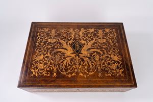 Scatola in legno intarsiato con monogramma IR, inizi secolo XX