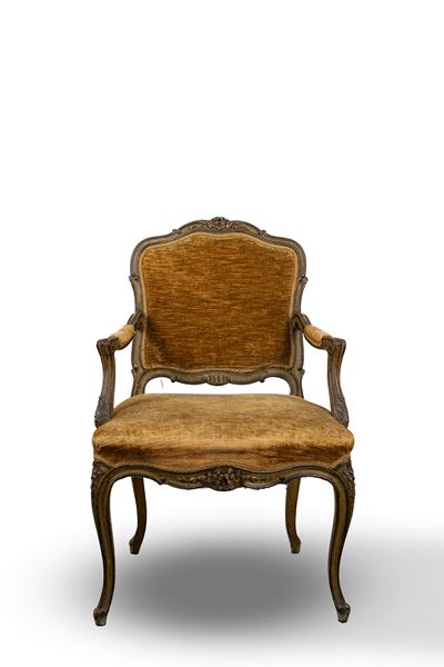 Poltrona Luigi XV, in legno intagliato e laccato verde scuro, secolo XVIII