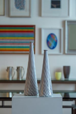 Coppia di bottiglie con decoro a canne policrome