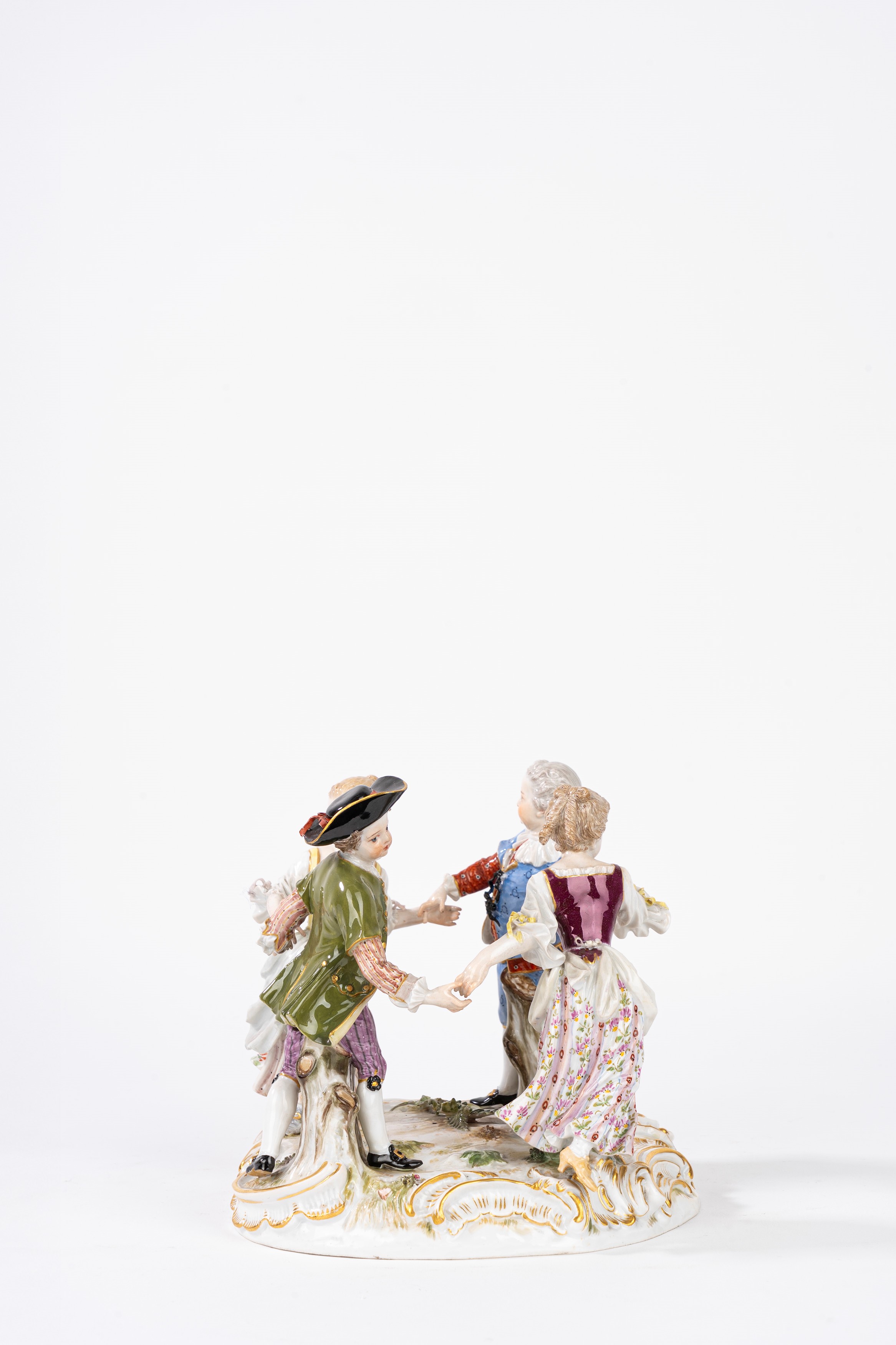 Meissen, Gruppo scultoreo in porcellana policroma raffigurante girotondo di bambini, secolo XIX