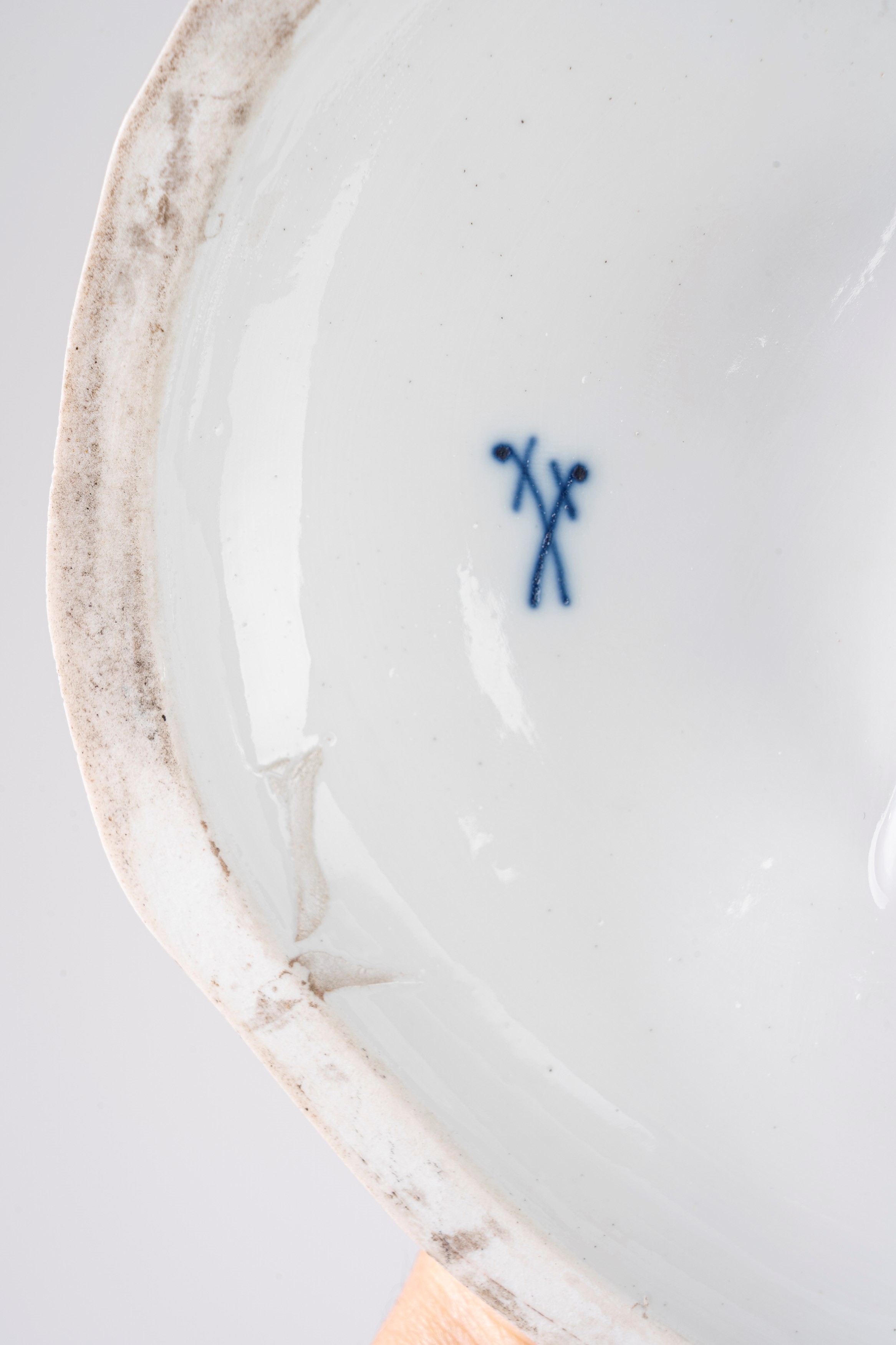 Meissen, Gruppo scultoreo in porcellana policroma raffigurante girotondo di bambini, secolo XIX