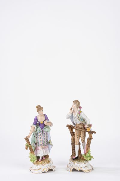 Coppia di statuine, porcellana policroma (prima metà del XX secolo)