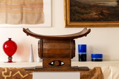 Trono, legno intagliato con patina d'epoca