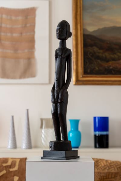 Scultore Dogon, Figura femminile in legno duro