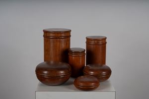 Lotto di 6 contenitori in legno completi di coperchio