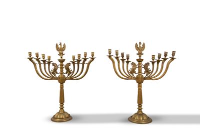 Candelabri Chanukkah in ottone, Varsavia, inizio secolo XX, a otto braccia con aquila polacca