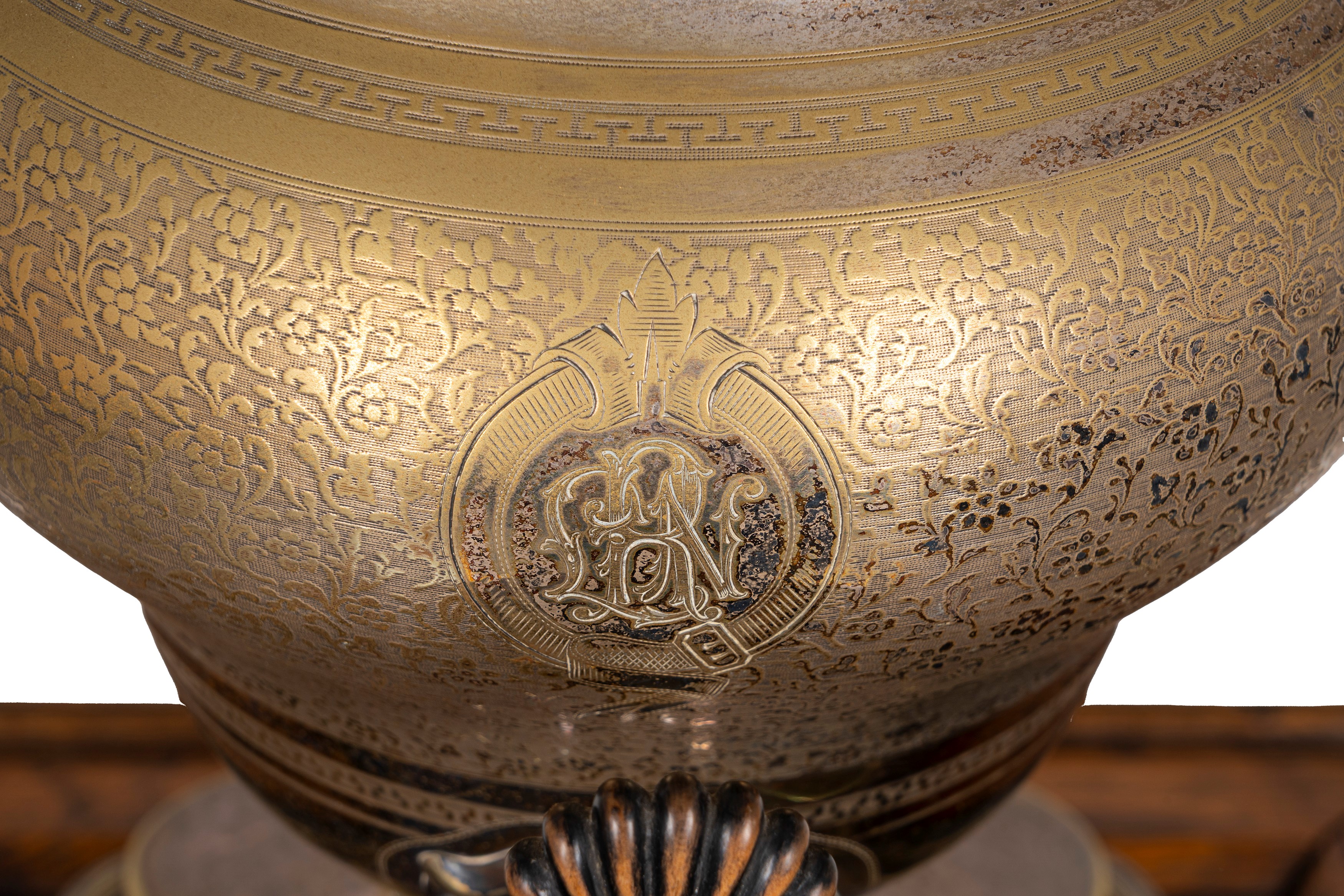 Grande samovar in metallo argentato e dorato, con tavolino, Varsavia fine secolo XIX - inizi seco...