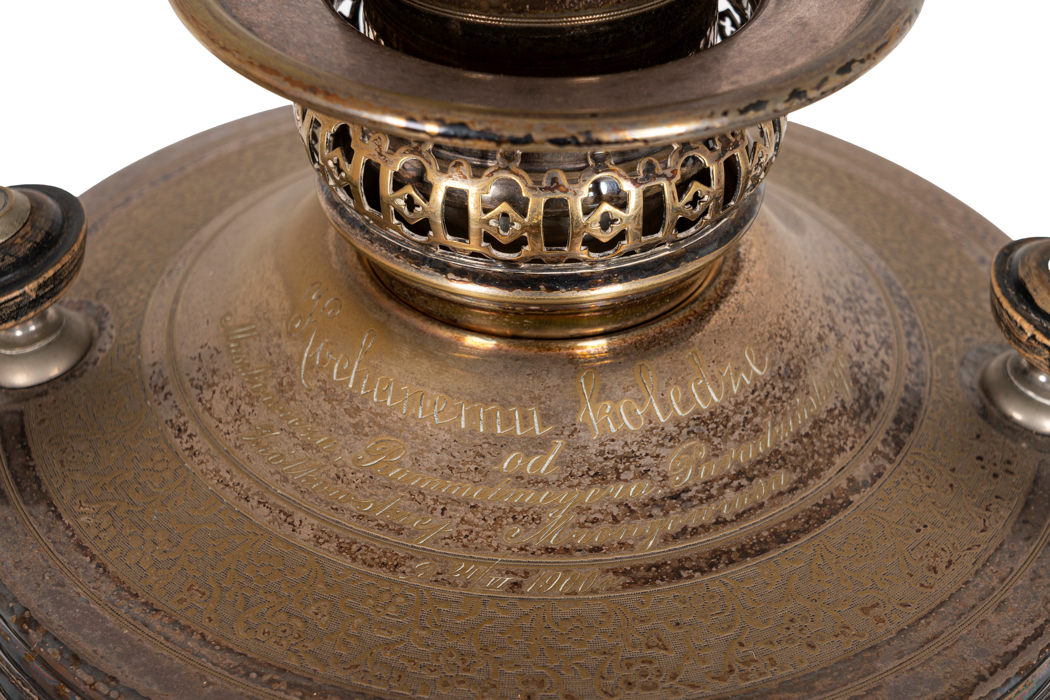 Grande samovar in metallo argentato e dorato, con tavolino, Varsavia fine secolo XIX - inizi seco...