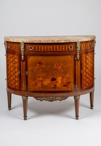 Elegante Credenza Demi-lune in Stile Luigi XVI Lastronata, Filettata e Intarsiata con Piano in Ma...