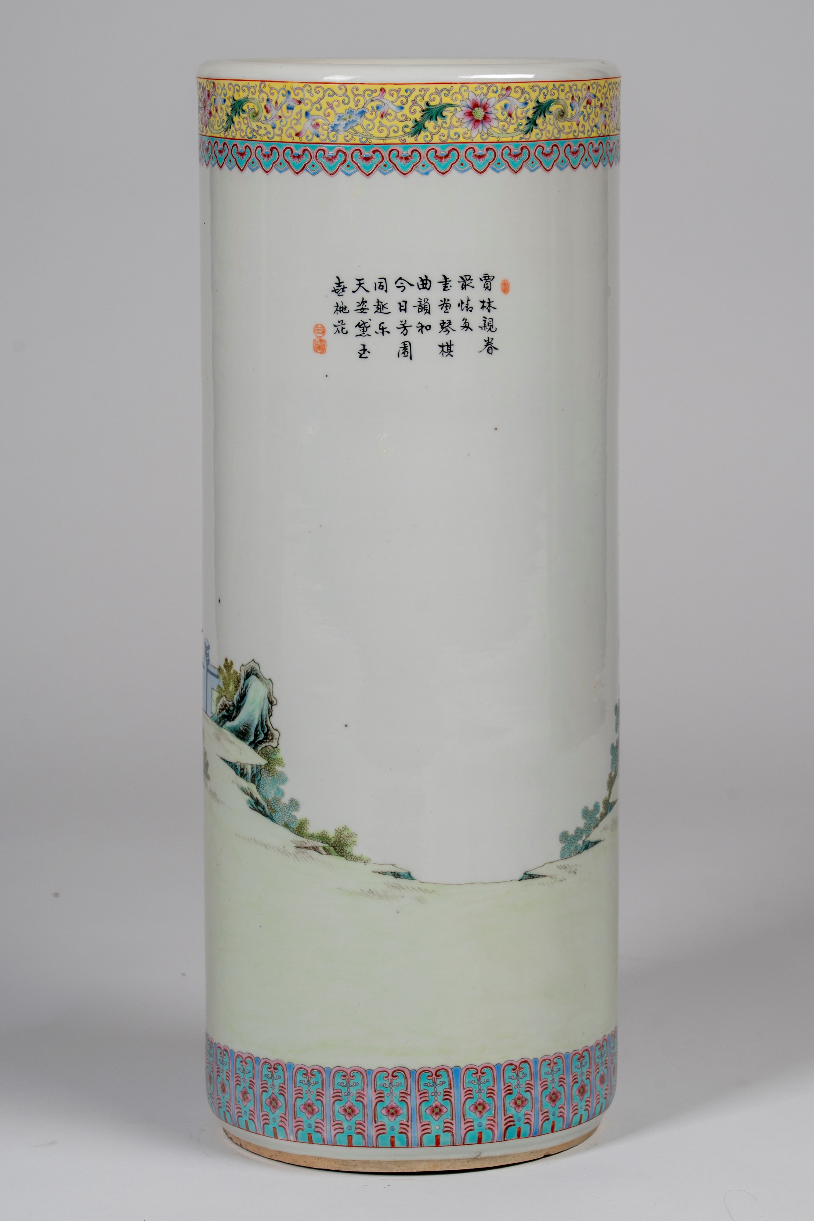 Vaso in Porcellana Decorata in Policromia a Figure in Paesaggio. Cina, Secolo XX