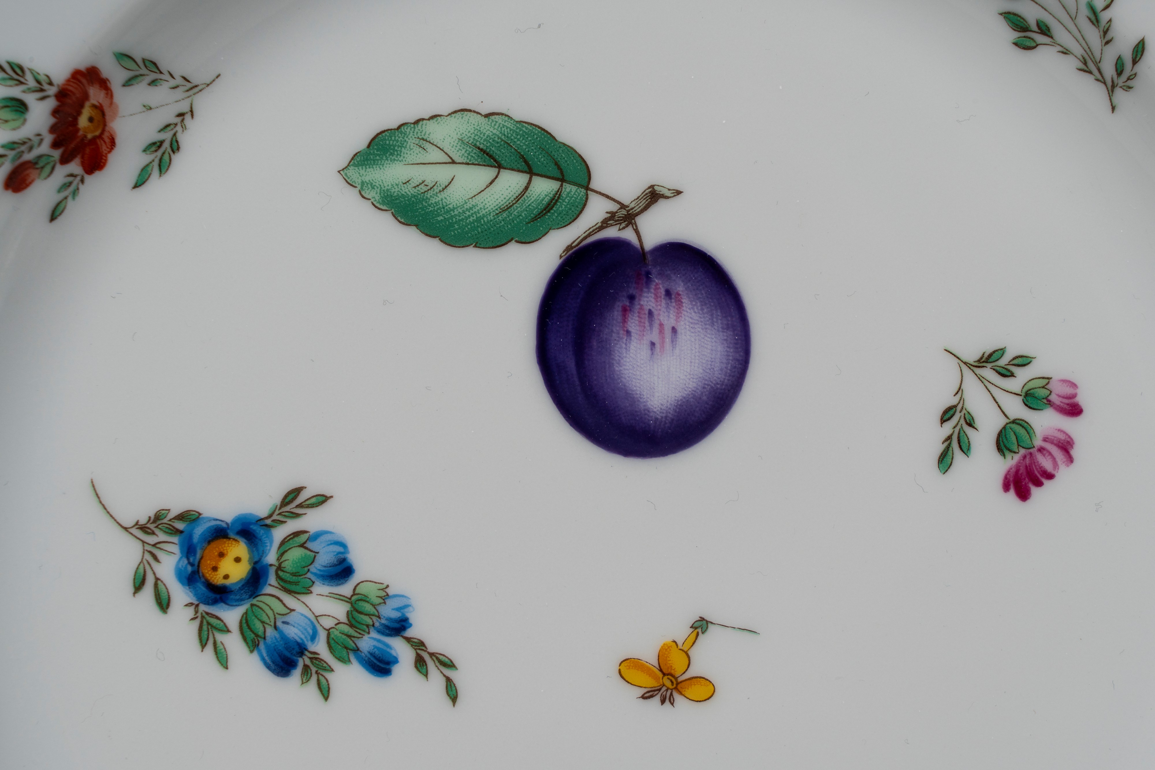 Richard Ginori, secolo XX. Servizio da tavola "Italian fruits" in porcellana