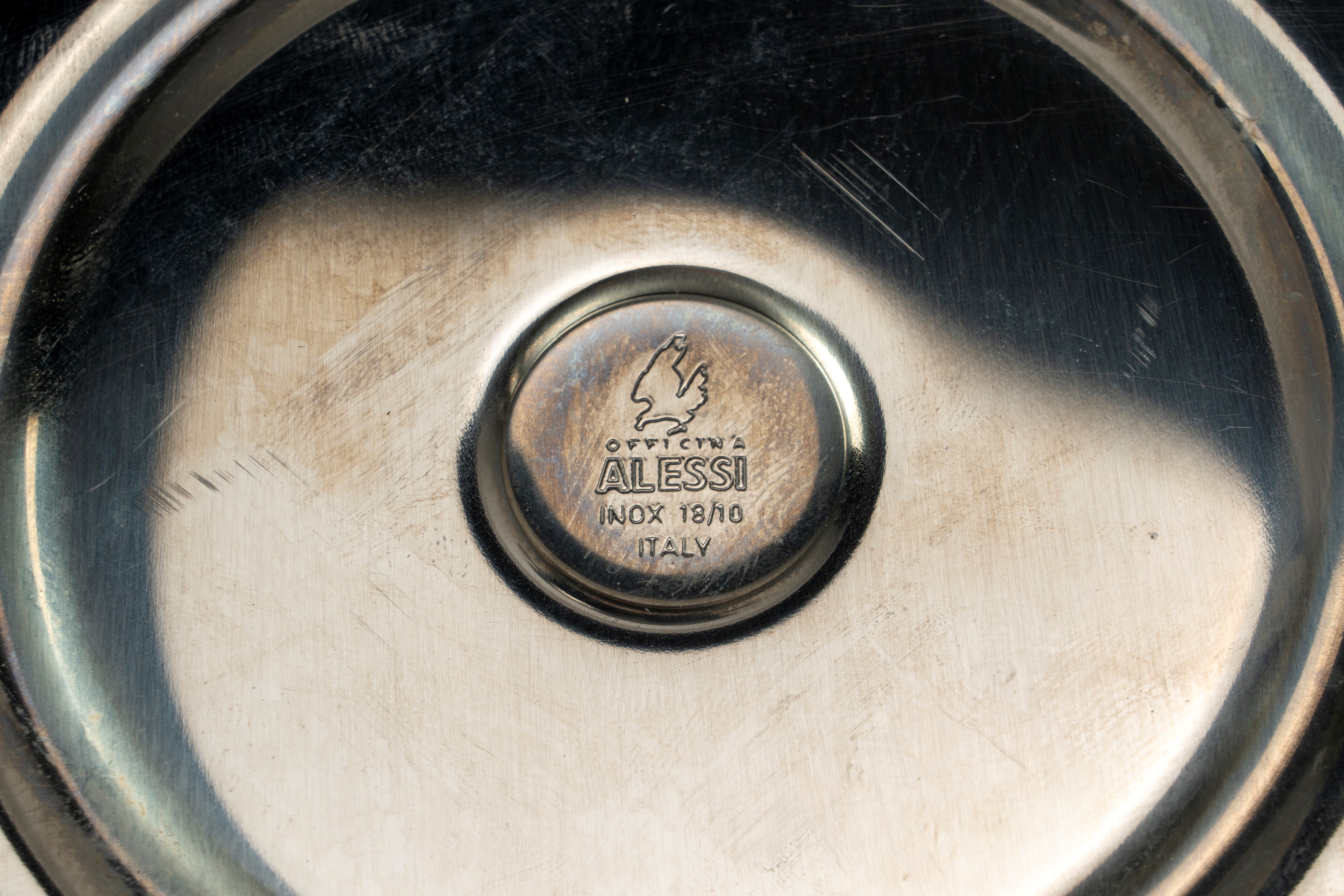 Alessi. Teiera, caffettiera e secchiello biansato porta ghiaccio in acciaio inox.