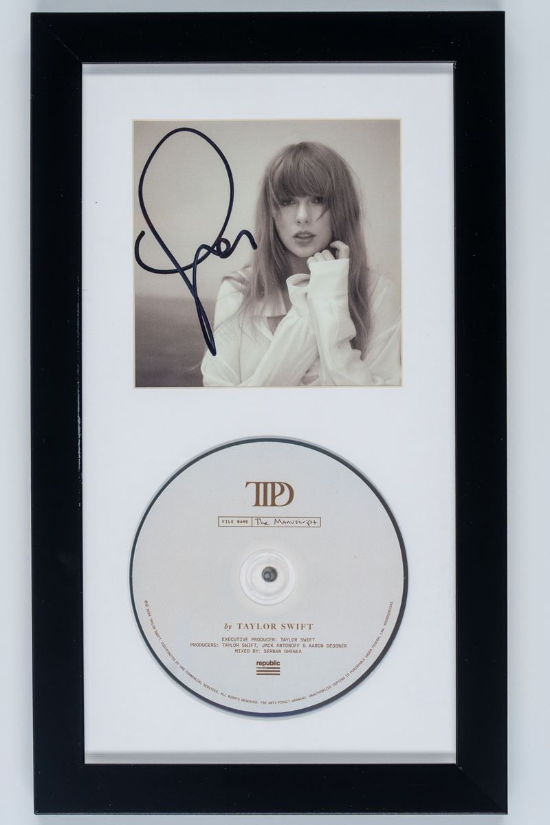 Taylor Swift - Inserto autografato - CD “The Tortured Poets Department” - In cornice