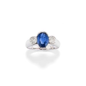 Anello con zaffiro e diamanti