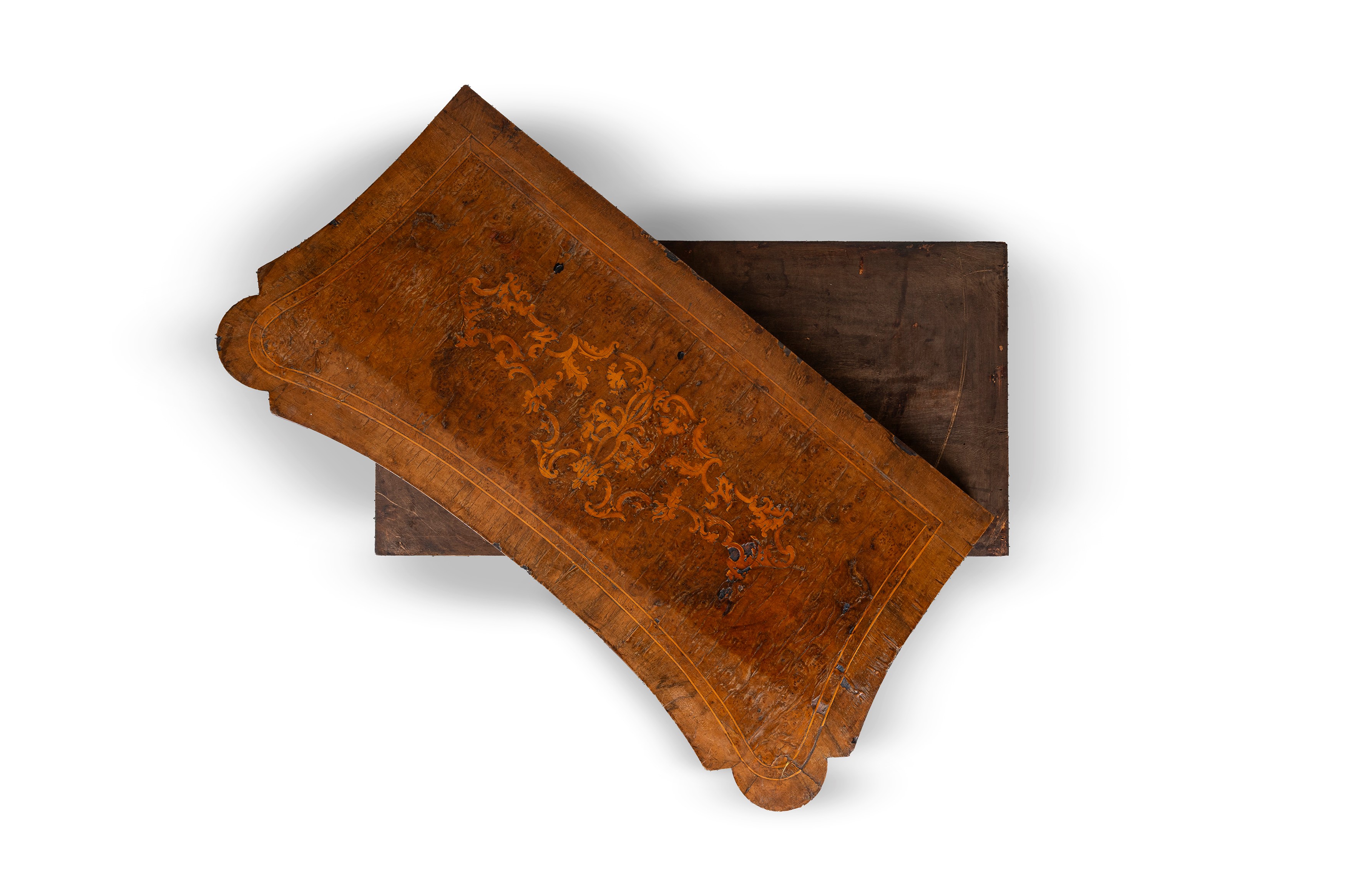 Tavolino apribile in legno intarsiato, XIX secolo