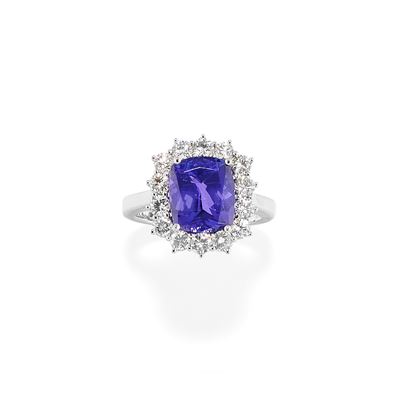 Anello in oro bianco 18k con tanzanite rettangolare e diamanti