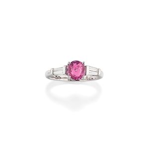 Anello con zaffiro rosa