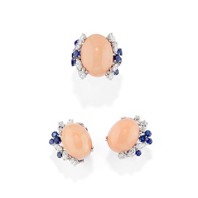 Demi parure in oro bianco 18k con corallo, diamanti e zaffiri (anello e orecchini)
