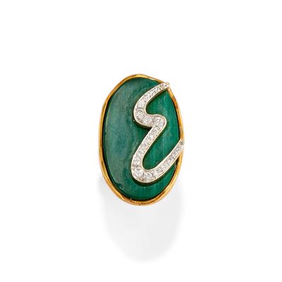 Anello ovale in oro bicolore 18k con malachite e diamanti