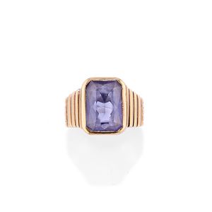 Anello con zaffiro sintetico