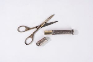 Lotto composto da forbici in metallo e smalti, Toledo, e portasigari in metallo argentato