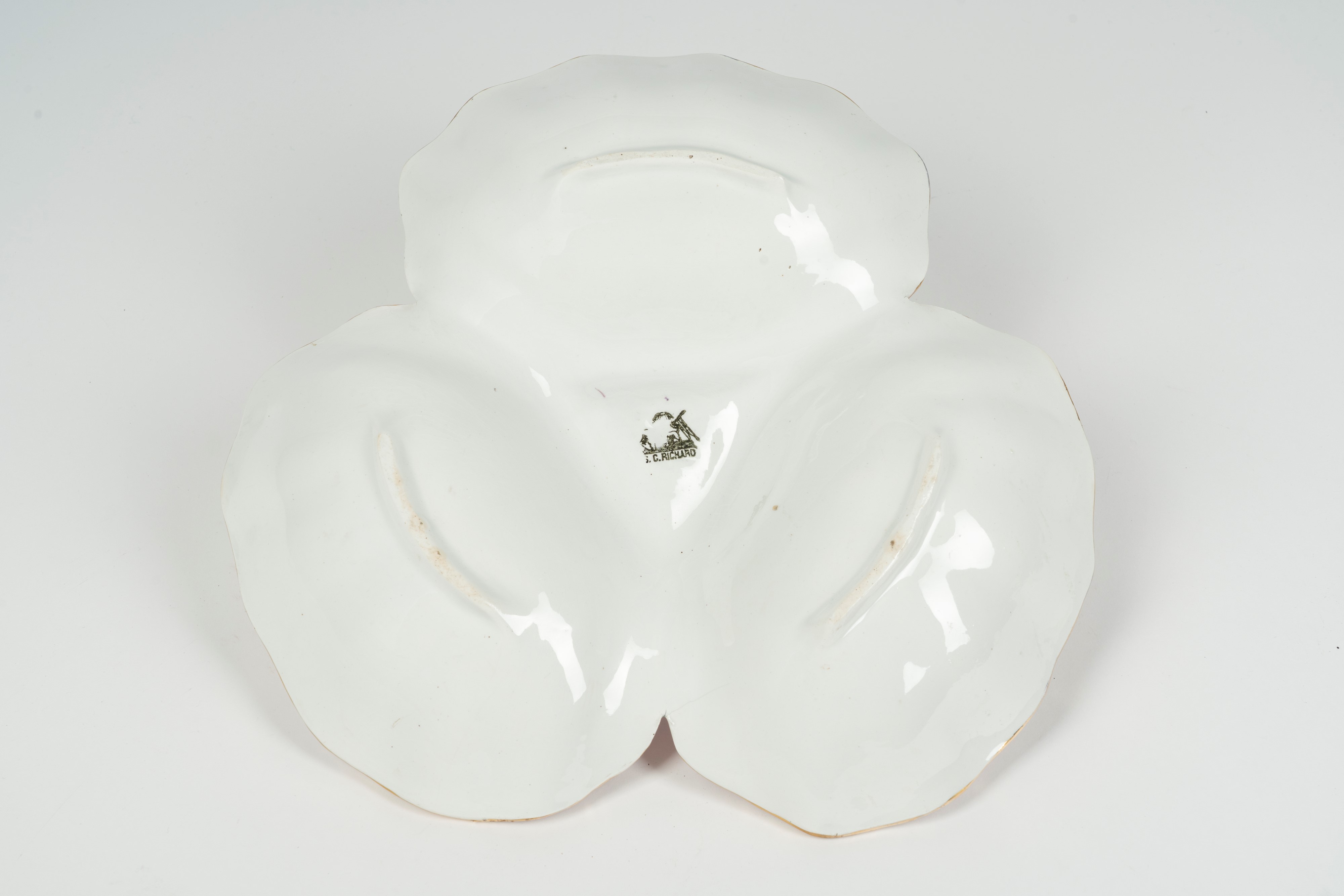 Antipastiera in porcellana policroma S.C Richard. Secolo XX.