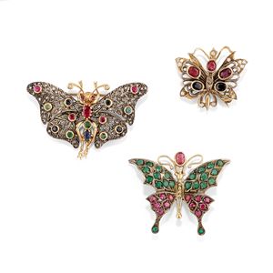 Tre spille con farfalle