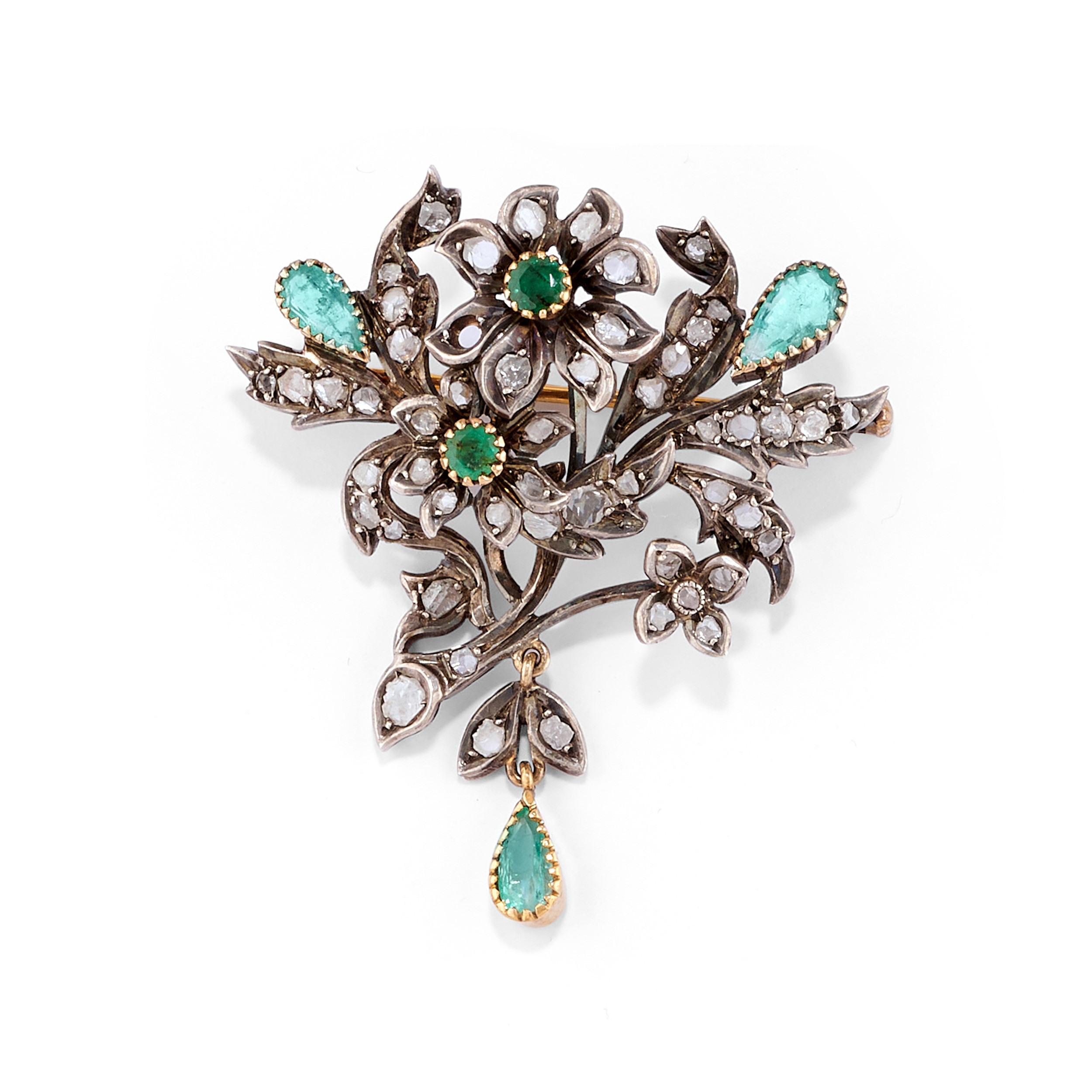 Tre spille con smeraldi