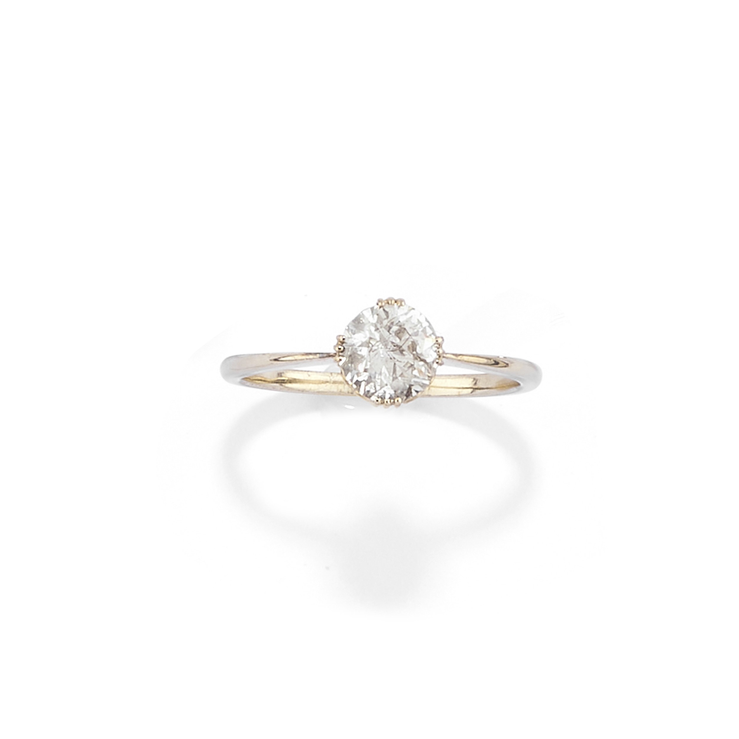 Tre anelli con diamanti