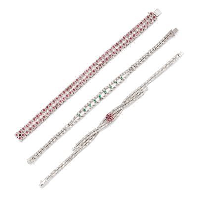 Tre bracciali in oro bianco 18k con rubini e smeraldi