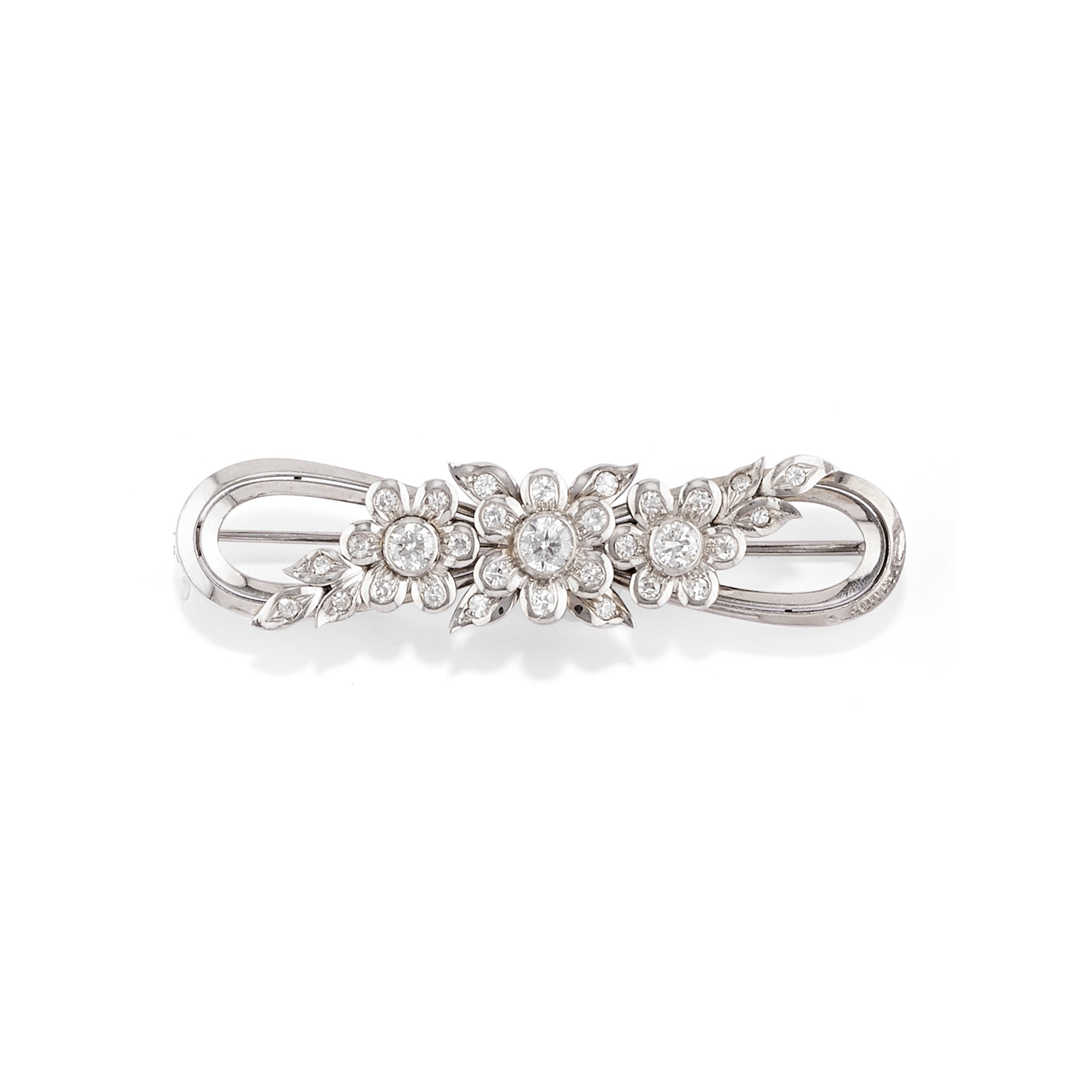 Tre spille in oro bianco 18k con diamanti e zaffiri