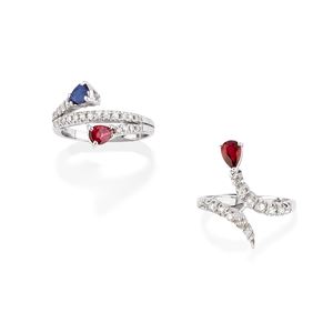 Due anelli con pietre di colore