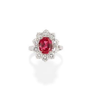 Anello con rubino