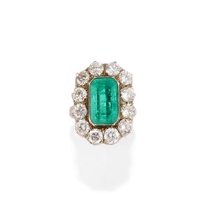 Anello con smeraldo