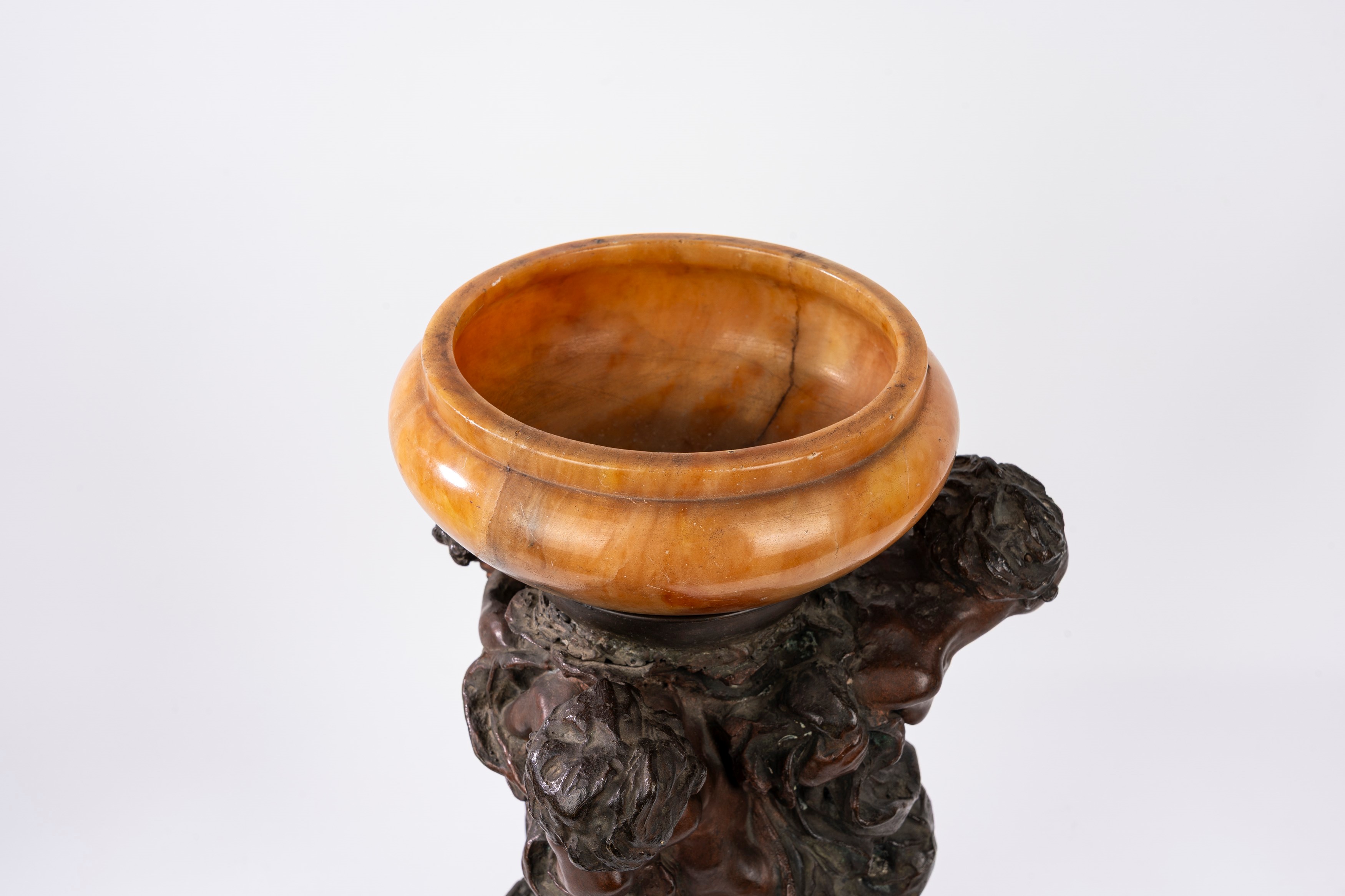 Edgardo Simone - Le tre Grazie, scultura in bronzo su base in marmo con ciotola in alabastro