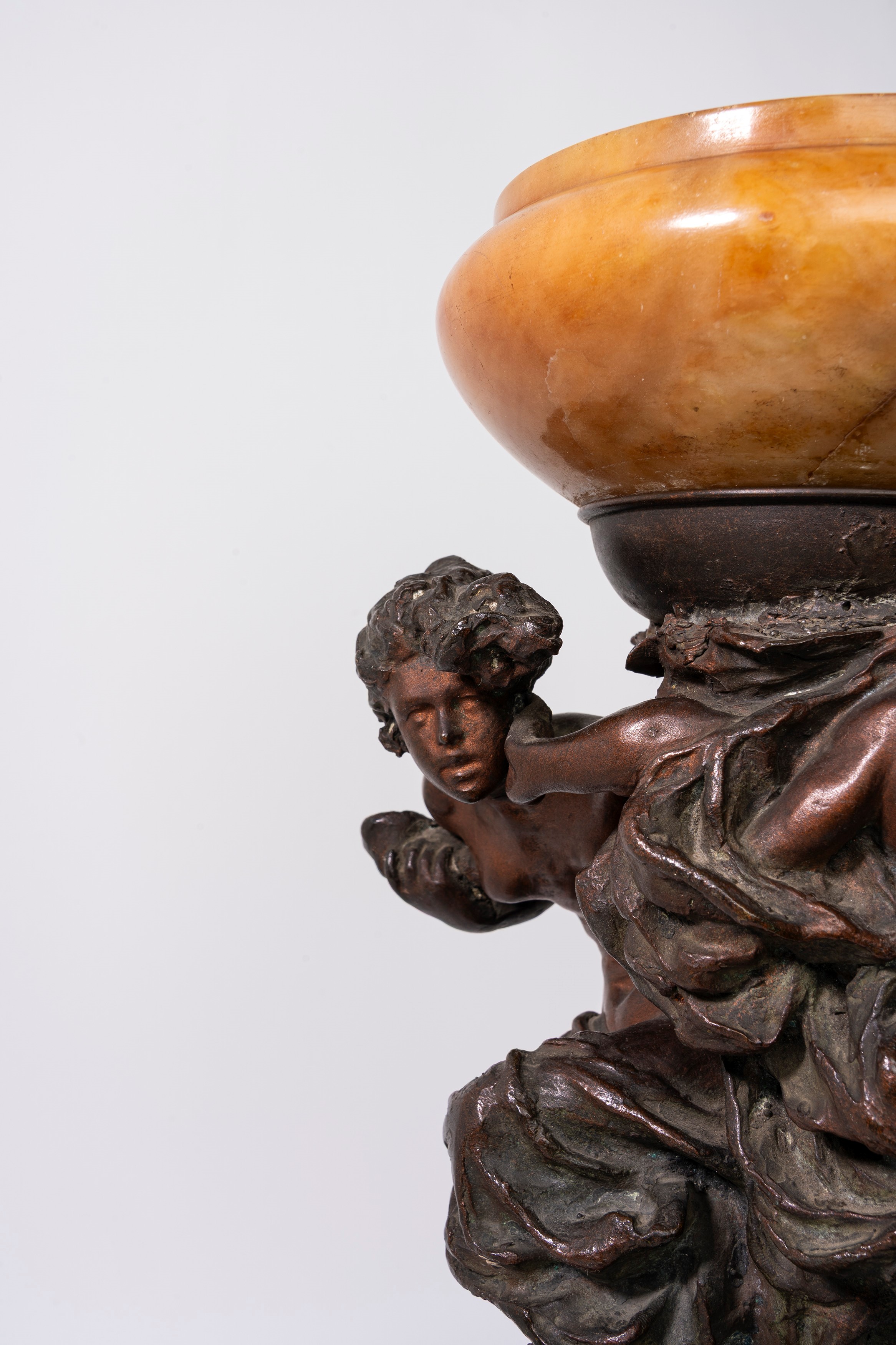 Edgardo Simone - Le tre Grazie, scultura in bronzo su base in marmo con ciotola in alabastro
