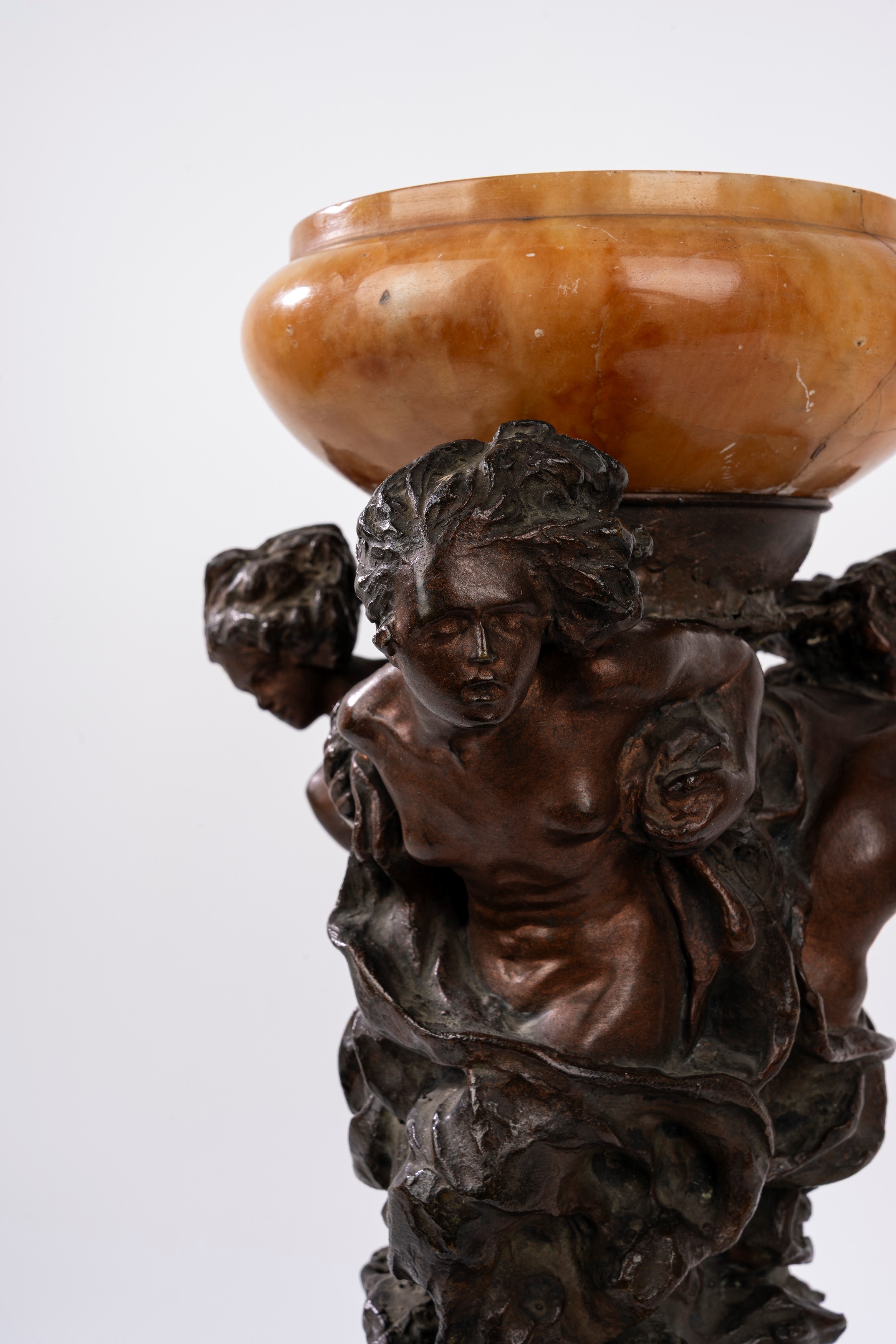 Edgardo Simone - Le tre Grazie, scultura in bronzo su base in marmo con ciotola in alabastro