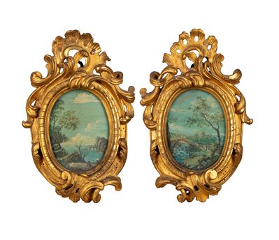 Coppia di cornici ovali in legno intagliato e dorato, secolo XIX, cm 33 x 22