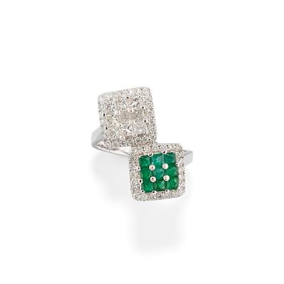 Anello, oro bianco 18k con smeraldi e diamanti