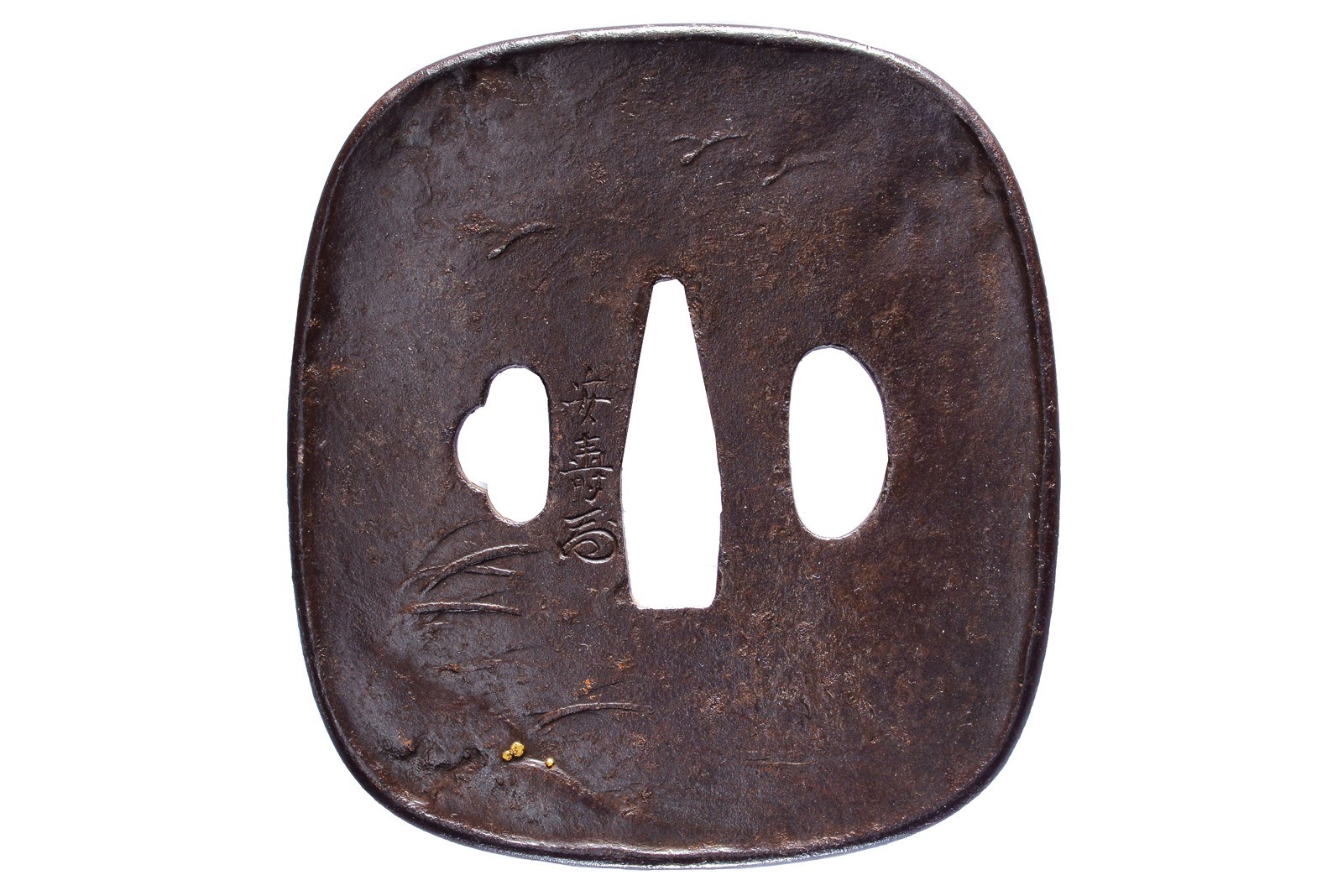 Tsuba firmata Yasutoshi con kao