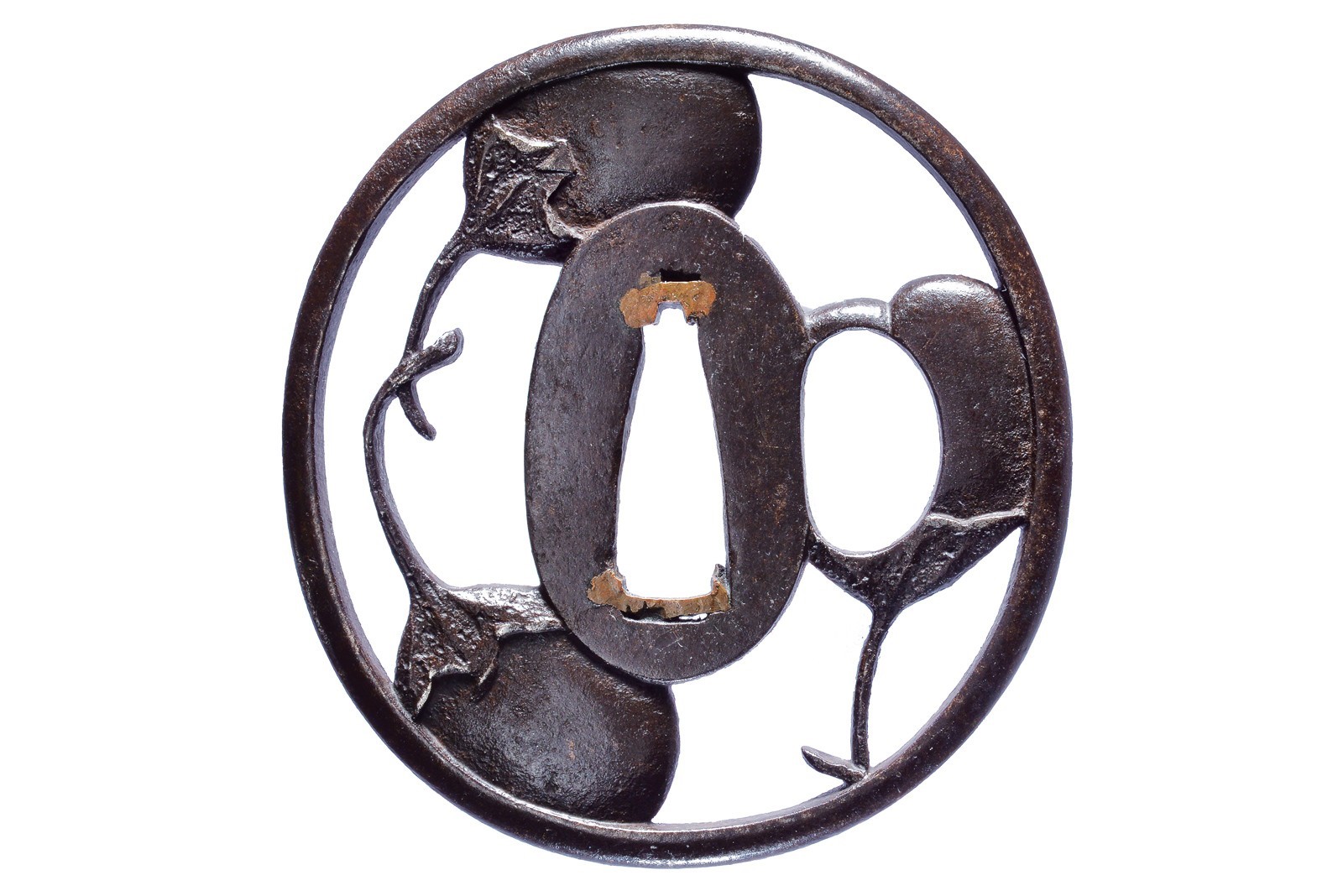 Yoshinobu, Tsuba firmata in ferro, Periodo Edo
