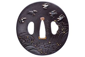 Bella tsuba firmata Rinsendo Mitsumasa, con kao