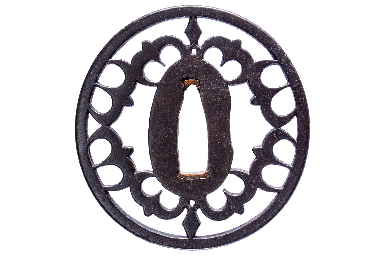 Tsuba, ferro, tate-manu-gata, ko-sukashi con otto rondini in volo