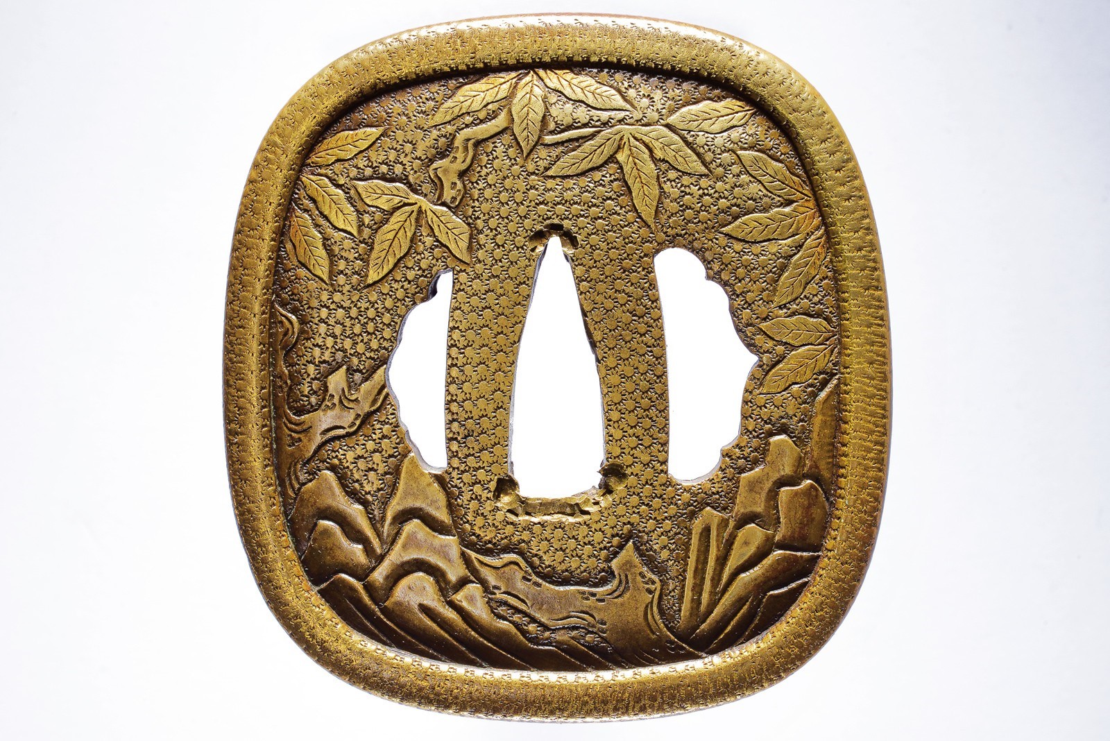 Tsuba giapponese, ottone, con figura di aquila, Periodo Edo