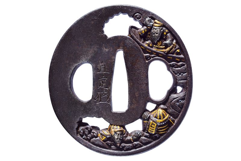 Tsuba firmata Naosada, con kaō
