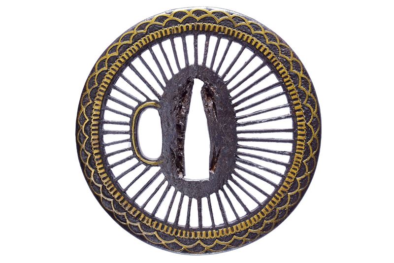 Tsuba della scuola Saotome con decorazioni della scuola di Kyoto